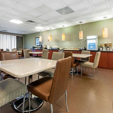 Quality Inn & Suites Charleston - Civic Center Extérieur photo