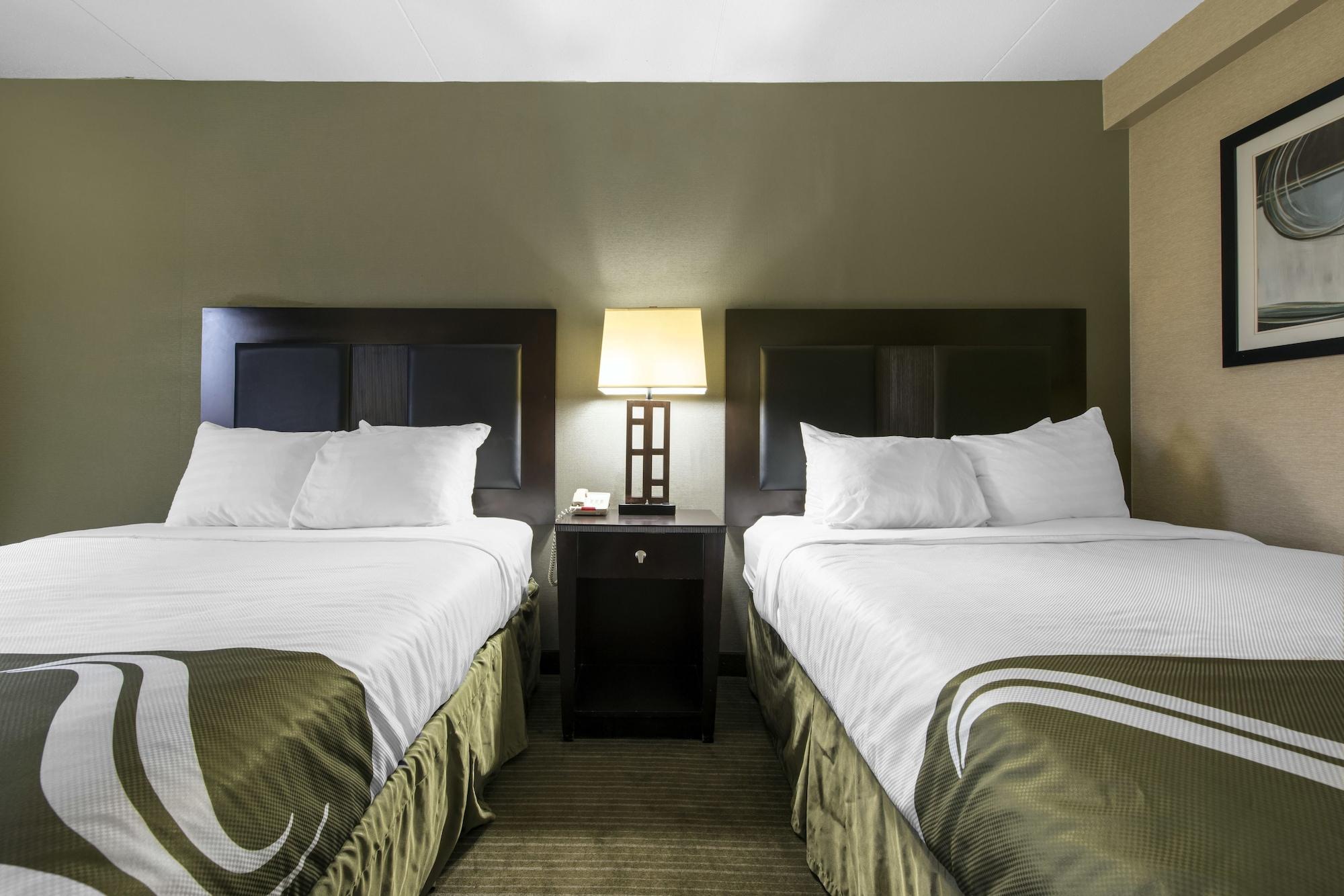 Quality Inn & Suites Charleston - Civic Center Extérieur photo