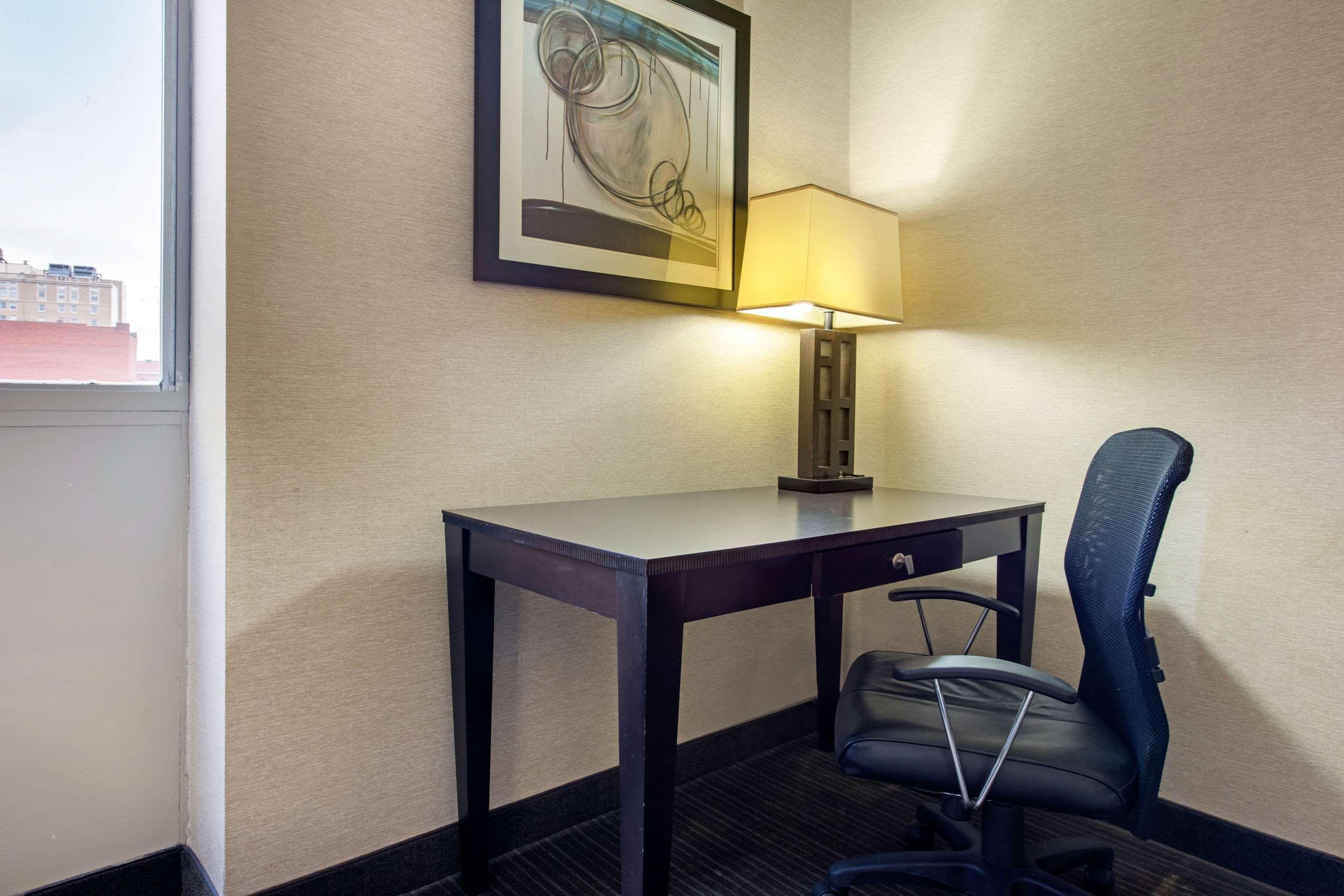 Quality Inn & Suites Charleston - Civic Center Extérieur photo