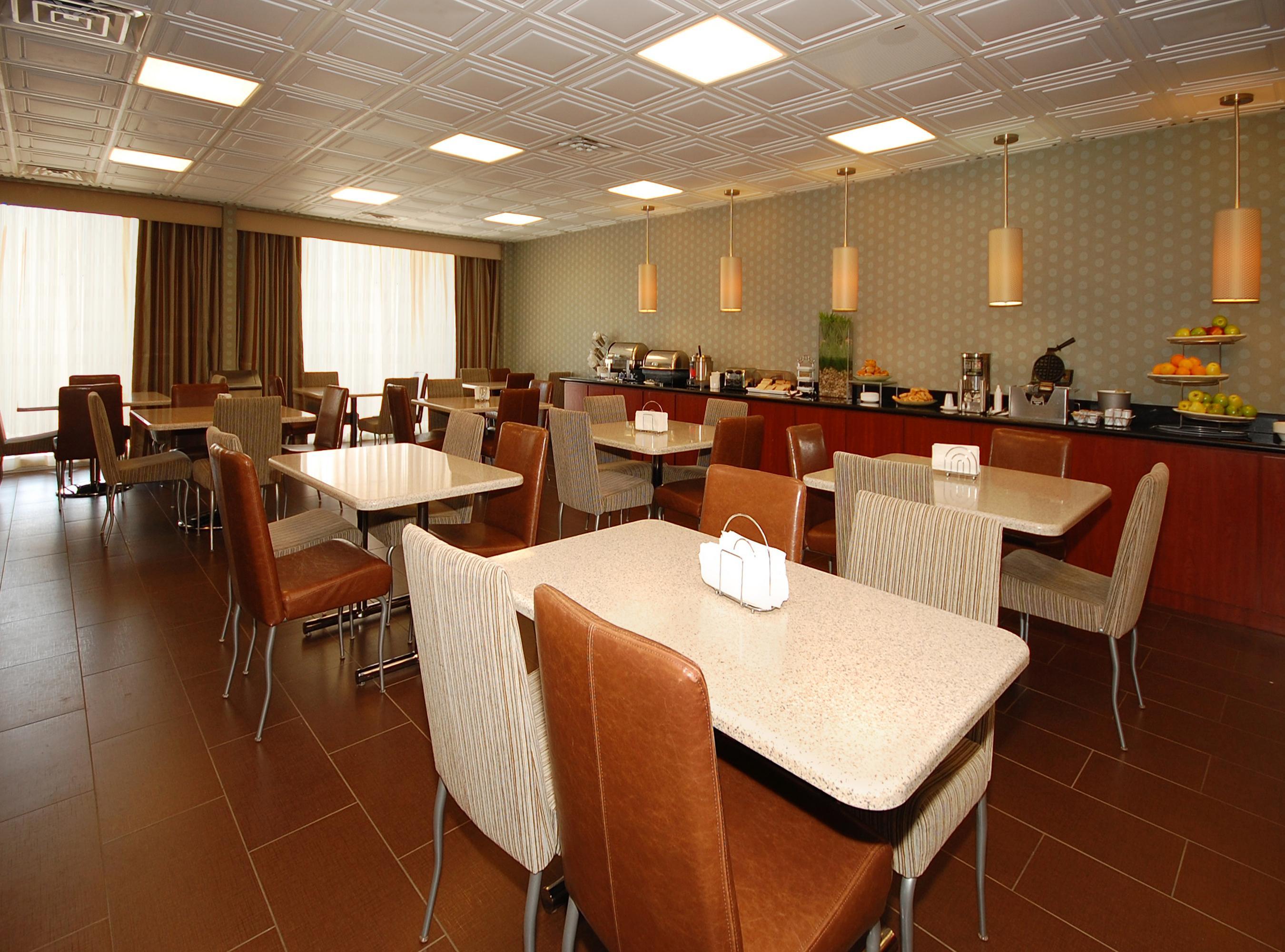 Quality Inn & Suites Charleston - Civic Center Extérieur photo