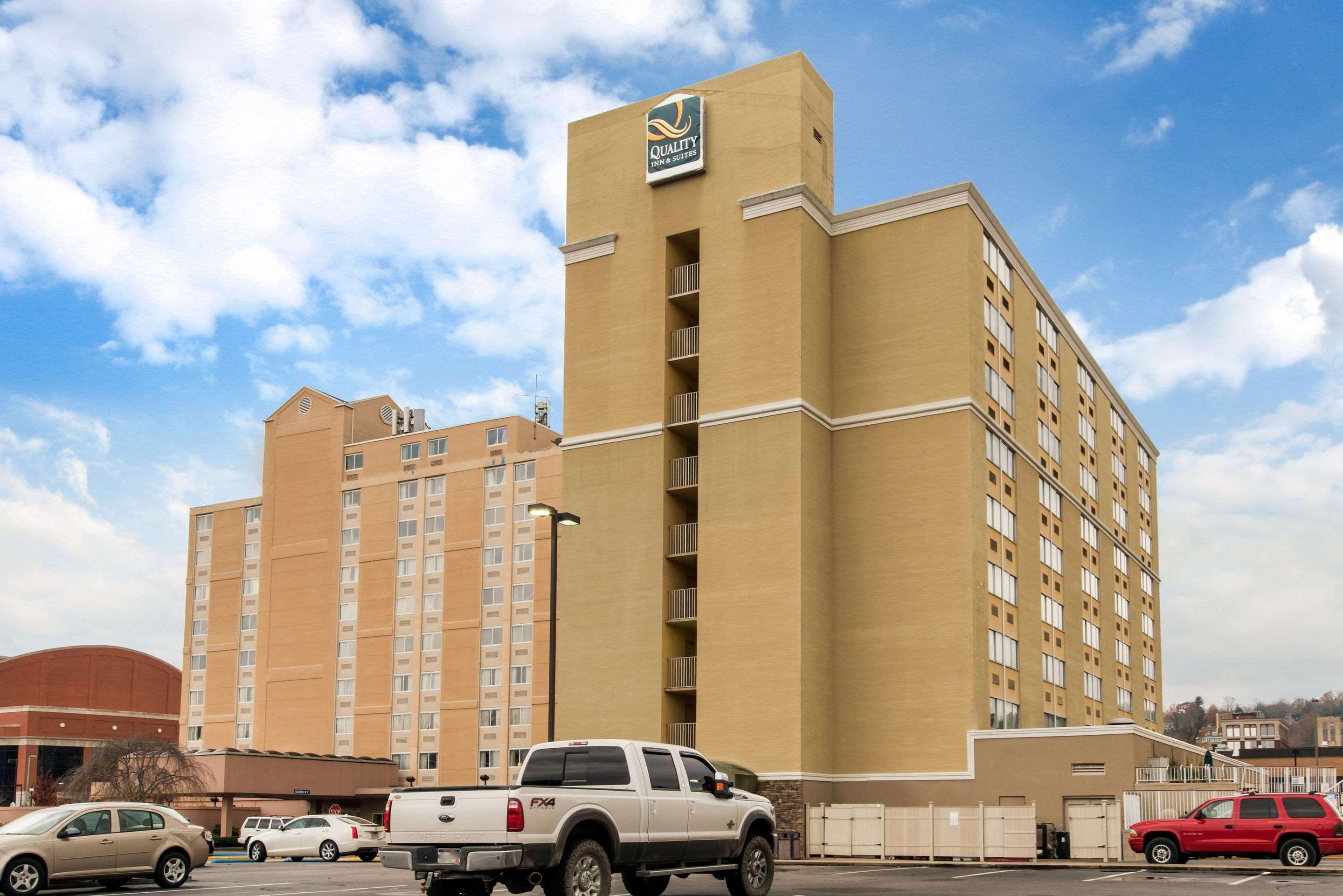 Quality Inn & Suites Charleston - Civic Center Extérieur photo