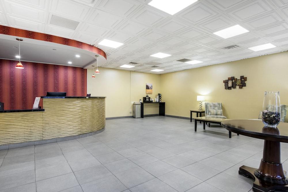 Quality Inn & Suites Charleston - Civic Center Extérieur photo