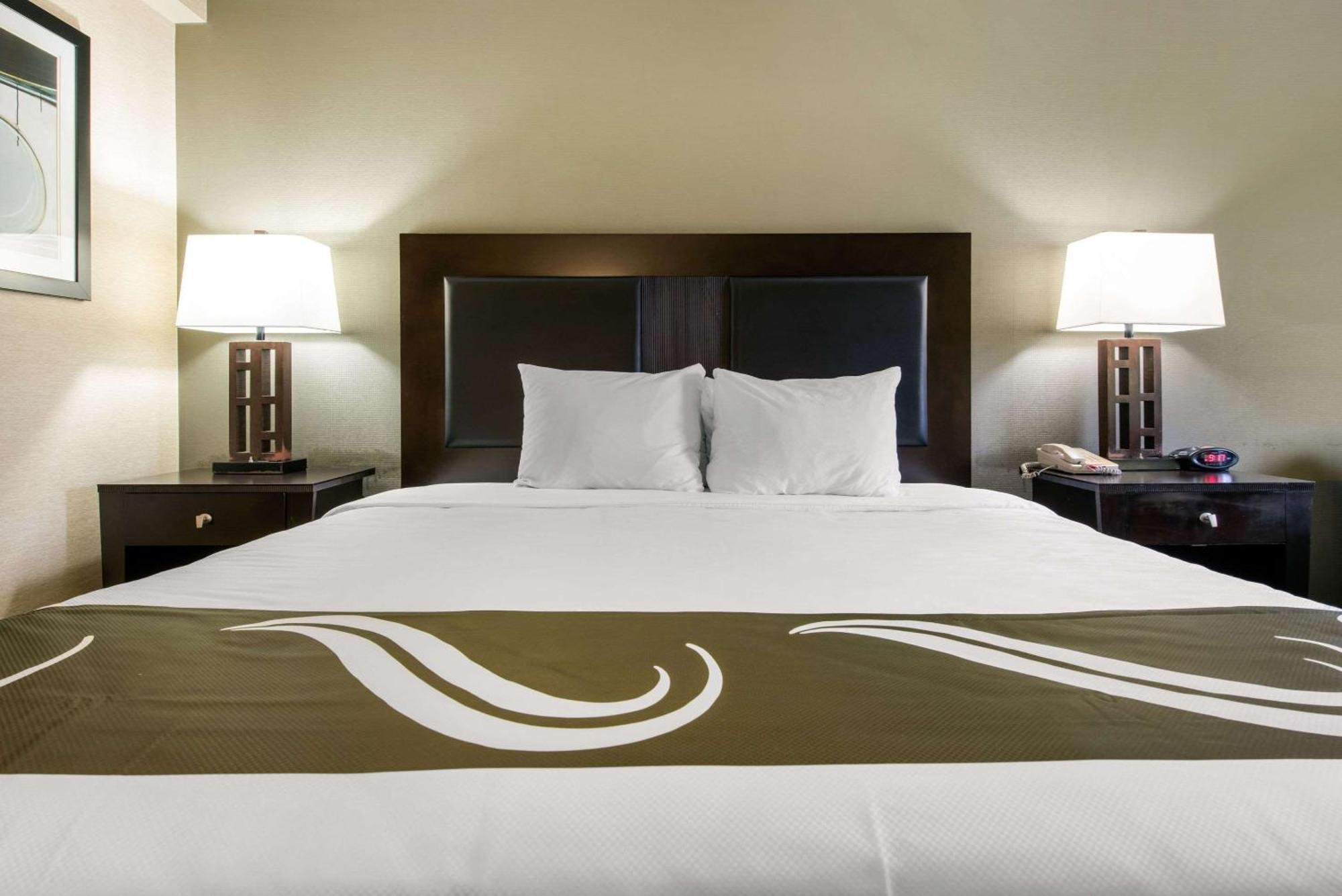 Quality Inn & Suites Charleston - Civic Center Extérieur photo