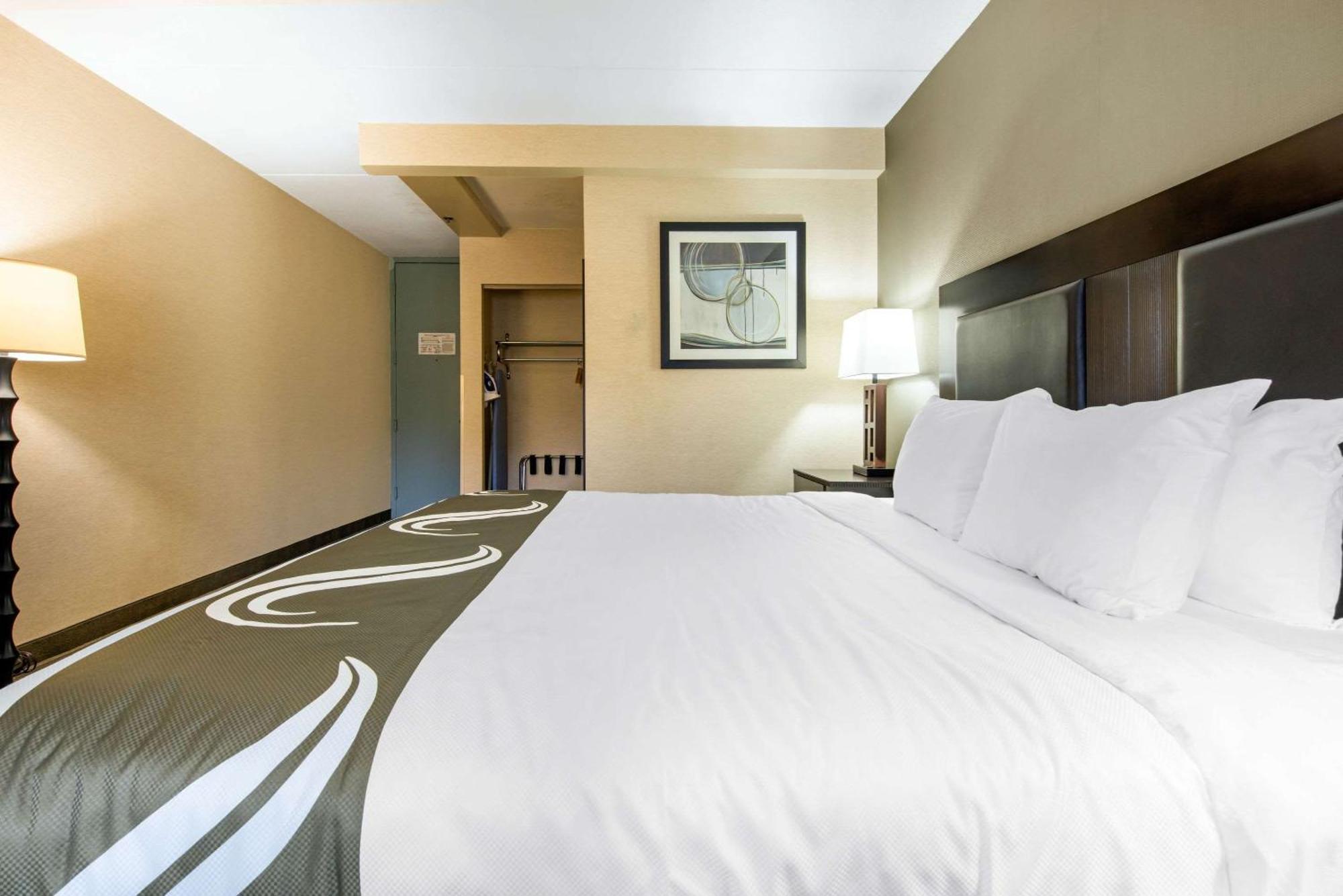 Quality Inn & Suites Charleston - Civic Center Extérieur photo