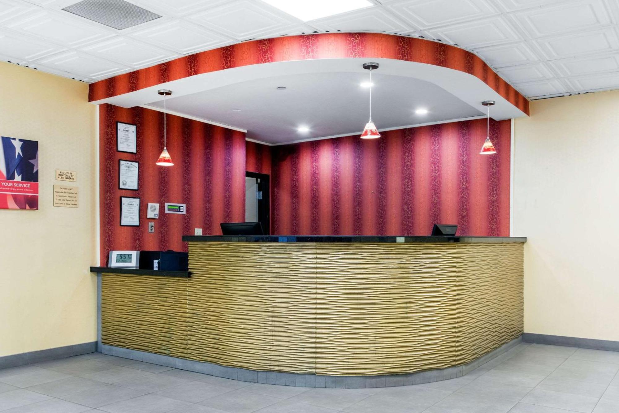 Quality Inn & Suites Charleston - Civic Center Extérieur photo