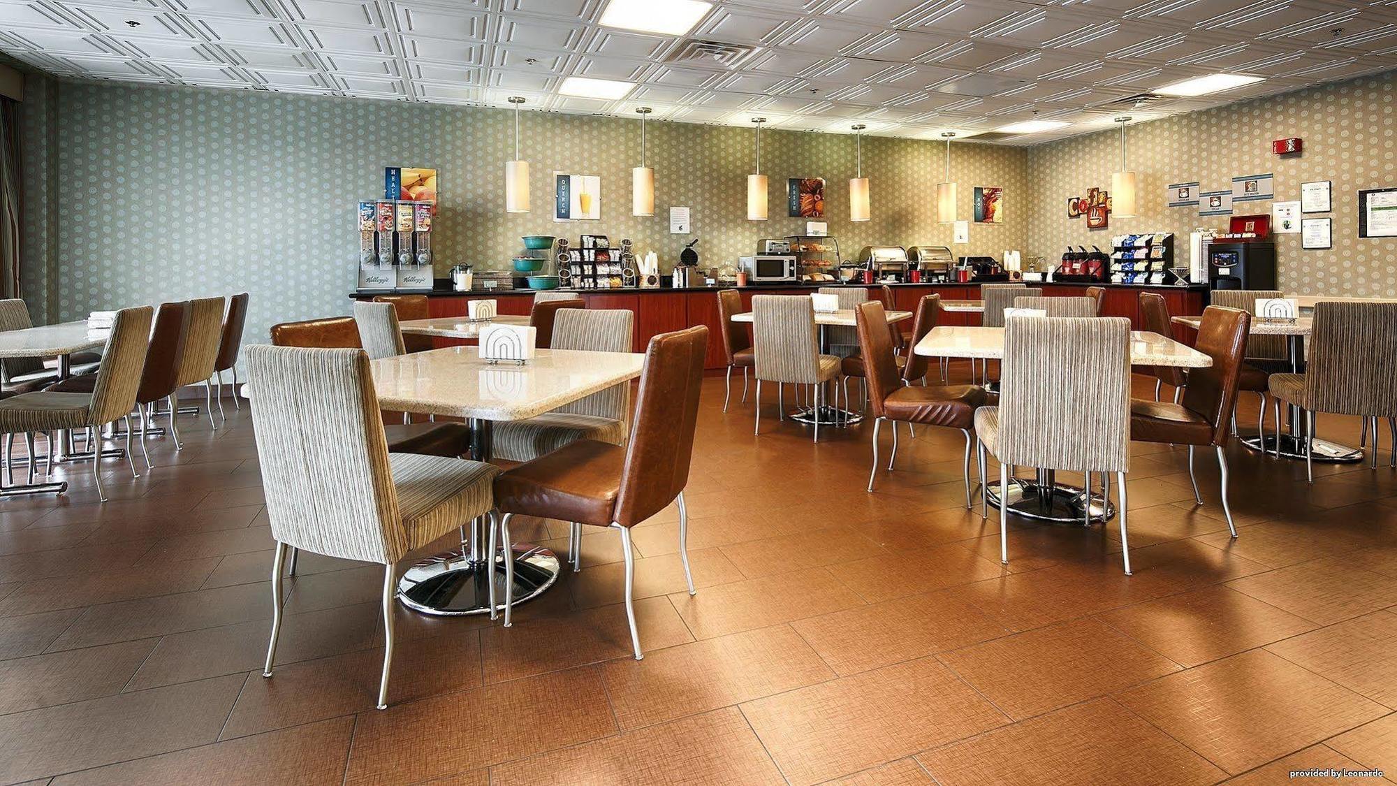 Quality Inn & Suites Charleston - Civic Center Extérieur photo