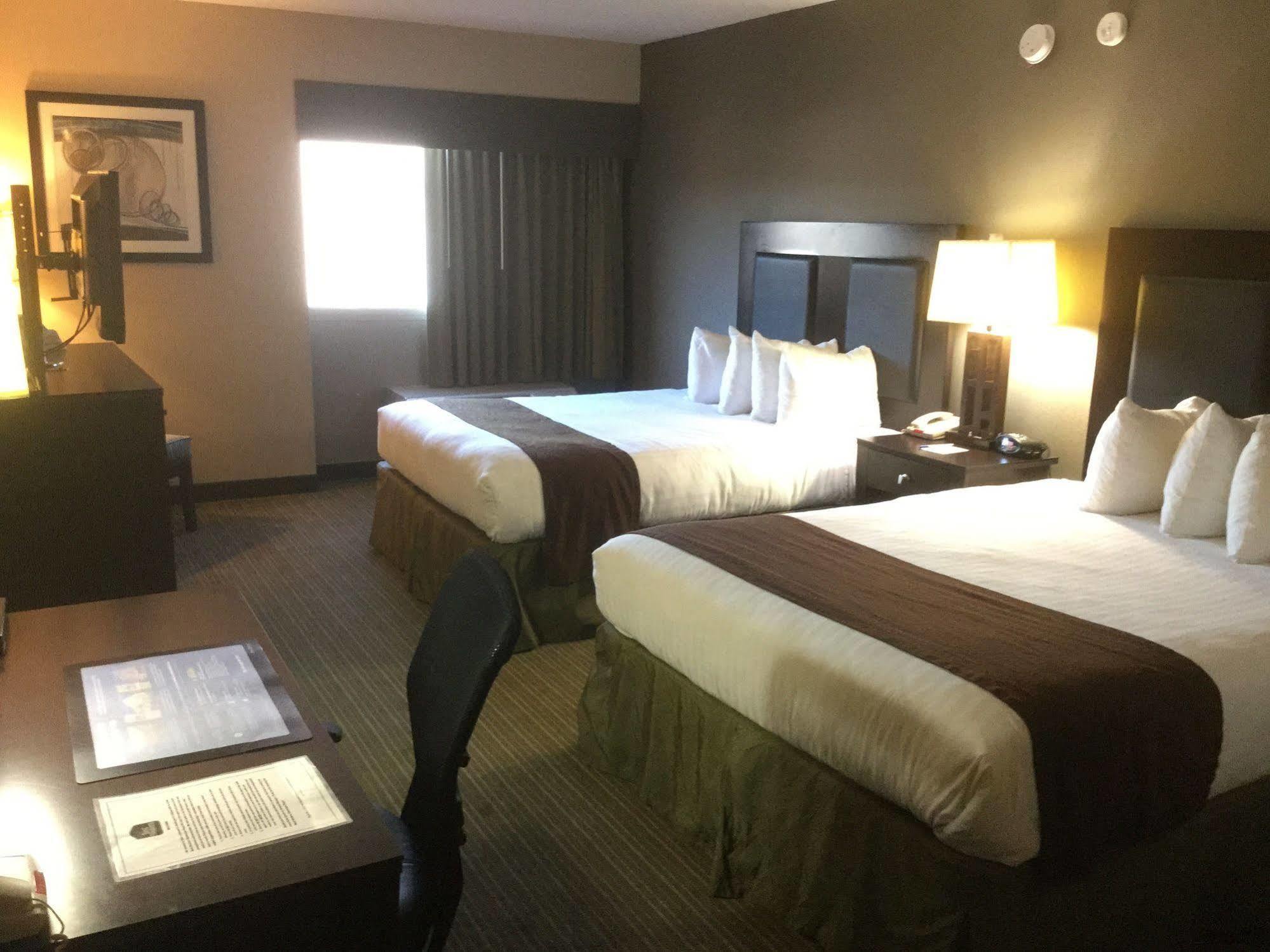 Quality Inn & Suites Charleston - Civic Center Extérieur photo