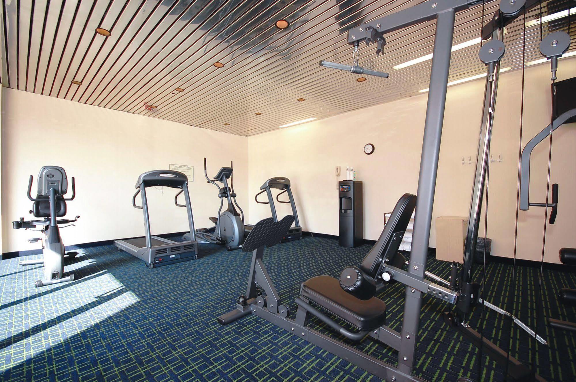 Quality Inn & Suites Charleston - Civic Center Extérieur photo
