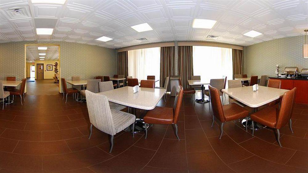 Quality Inn & Suites Charleston - Civic Center Extérieur photo