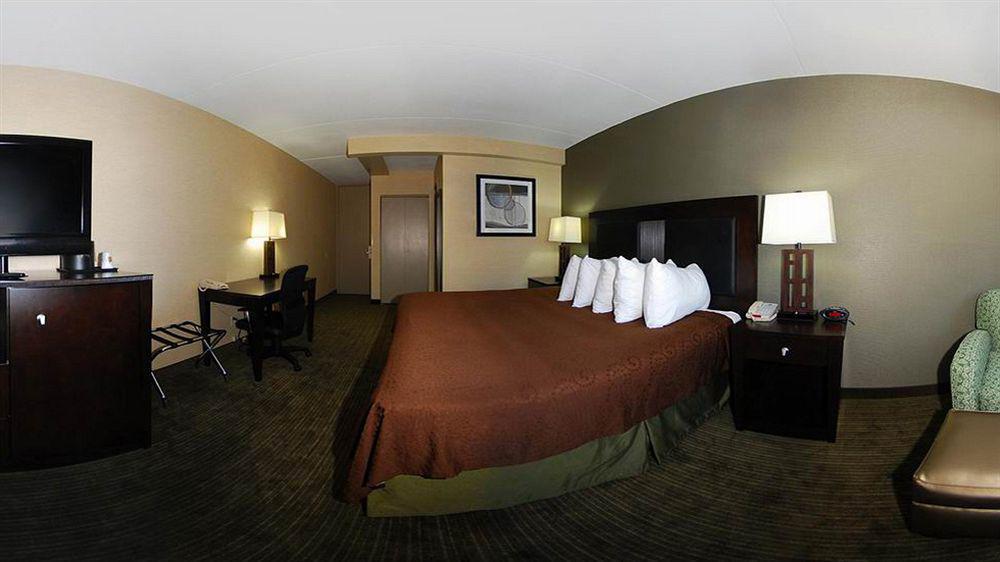 Quality Inn & Suites Charleston - Civic Center Extérieur photo